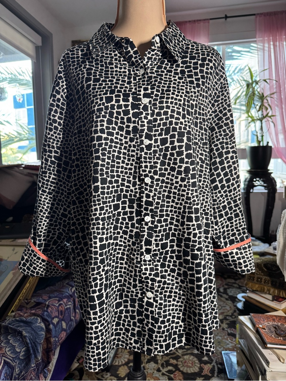Foxcroft 18W Wrinkle Free Black White Geometric Button Down Shirt